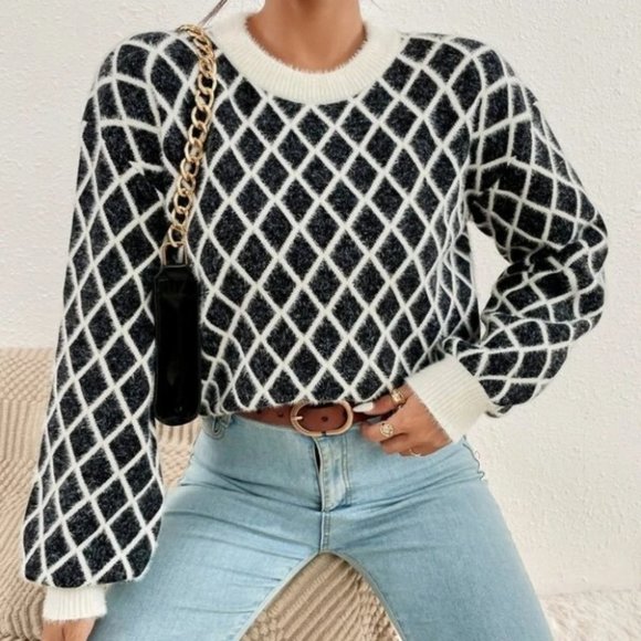 . Sweaters - Contemporary Geometric print Sweater BLACK/WHITE